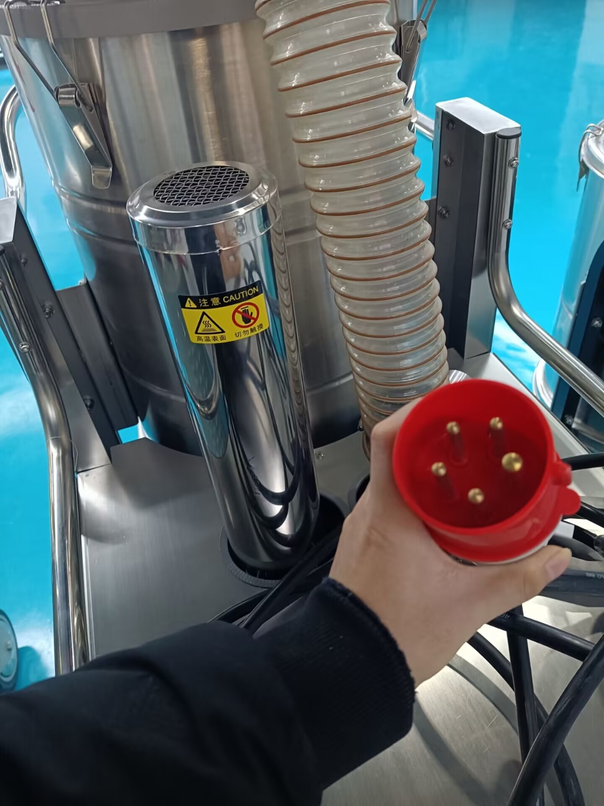 三相电工业吸尘器插头